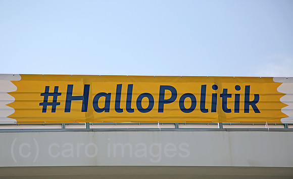 Berlin, Deutschland, Banner mit der Aufschrift Hashtag Hallo Politik