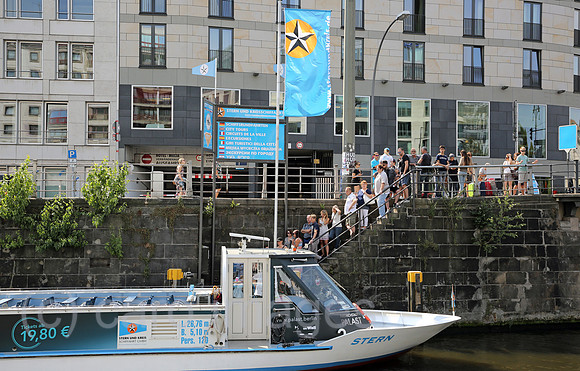 Berlin, Deutschland, Station der Stern- und Kreisschifffahrt am Weidendamm