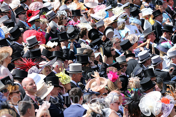 Royal Ascot, Grossbritannien, Fashion, audience at the racecourse