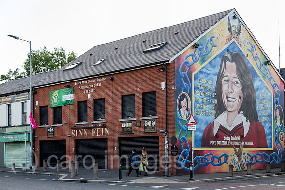 Grossbritannien, Nordirland, Belfast - Sinn-Fein-Gebauede mit Bobby-Sands-Portrait an der Falls Road, katholisches West Belfast