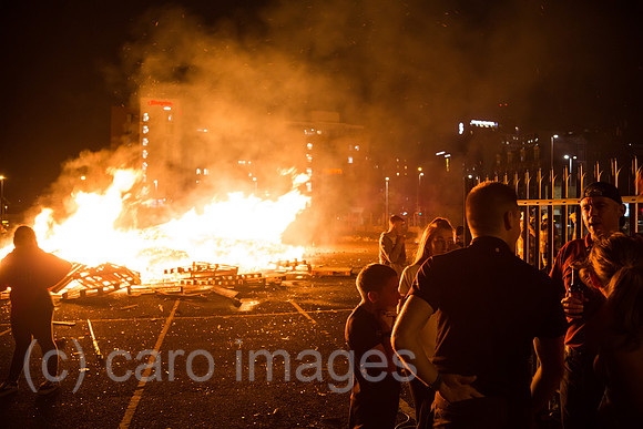 Grossbritannien, Belfast - Bonfire am Orangemen’s Day, protestantischer, jaehrlicher Feiertag zum Gedenken an die Schlacht am Boyne