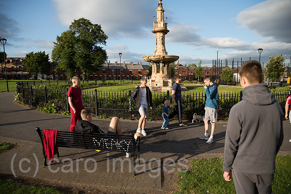 Grossbritannien, Nordirland, Belfast - Jugendliche, Dunville Park an der Falls Road, katholisches West Belfast