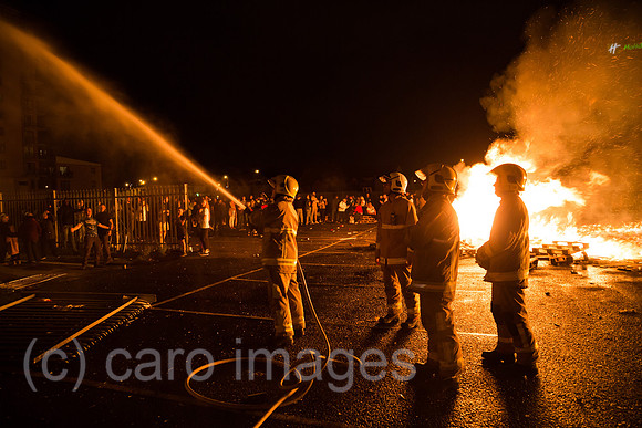Grossbritannien, Belfast - Bonfire am Orangemen’s Day, protestantischer, jaehrlicher Feiertag zum Gedenken an die Schlacht am Boyne