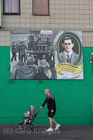 Grossbritannien, Nordirland, Belfast - Wandmalerei am Sitz der Touristeninformation, Falls Road, katholisches West Belfast