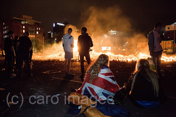 Grossbritannien, Belfast - Bonfire am Orangemen’s Day, protestantischer, jaehrlicher Feiertag zum Gedenken an die Schlacht am Boyne