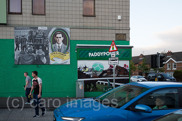 Grossbritannien, Nordirland, Belfast - Politische Wandmalerei, Ecke Falls Road, katholisches West Belfast