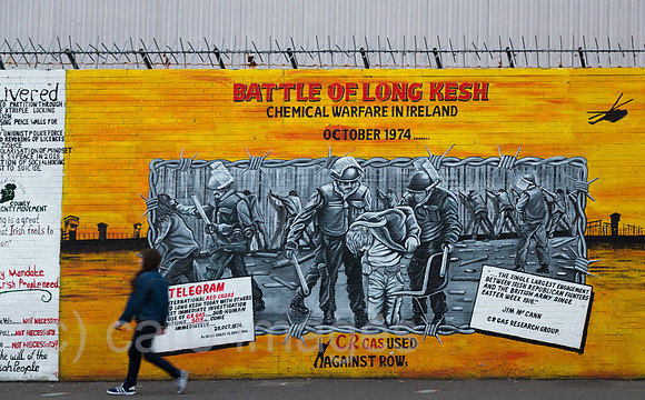 Grossbritannien, Nordirland, Belfast - Katholischer Teil von West Belfast, der Peace Wall teilt Stadtteil nach Konfession
