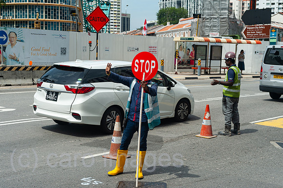 Singapur, Republik Singapur, Verkehrsregelung auf einer Strasse in Chinatown