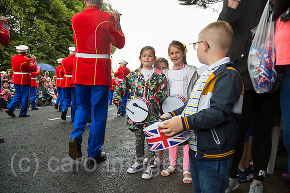 Grossbritannien, Belfast - Kinder bei der Parade am Orangemens Day, protestantischer, jaehrlicher Feiertag zum Gedenken an die Schlacht am Boyne