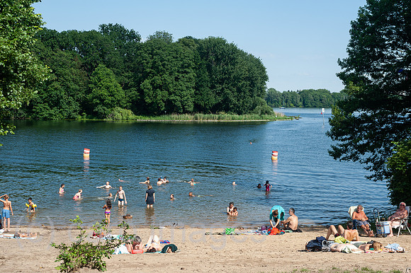Berlin, Deutschland, Menschen erholen sich am Tegeler See in Reinickendorf