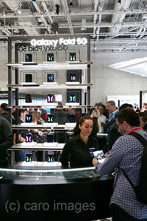 Berlin, Deutschland - SAMSUNG stellt das Galaxy Fold 5G zur IFA vor.