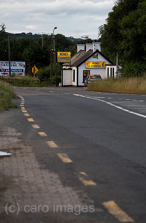 Irland, Dundalk - Irische Grenze: Wechselstube an einer Landtrasse Richtung Belfast