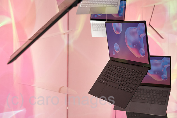 Berlin, Deutschland - SAMSUNG stellt das Galaxy Book S zur IFA vor.