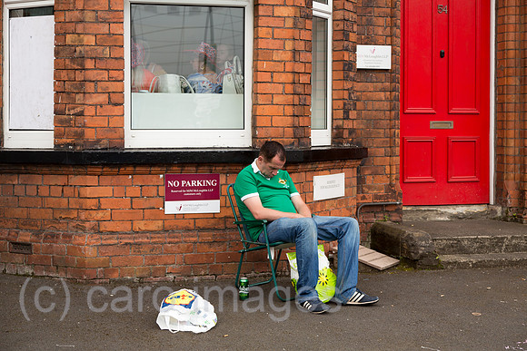 Grossbritannien, Belfast - Strassenszene am Orangemens Day, protestantischer, politisch aufgeladener jaehrlicher Feiertag zum Gedenken an die Schlacht am Boyne