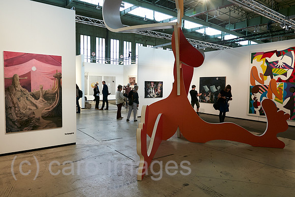 Berlin, Deutschland - Galerie Kleindienst zur Kunstmesse art berlin im Hangar 5 und 6 Flughafen Tempelhof.