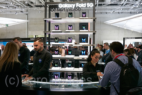 Berlin, Deutschland - SAMSUNG stellt das Galaxy Fold 5G zur IFA vor.