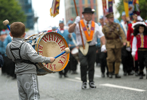 Grossbritannien, Belfast - Parade am Orangemens Day, protestantischer, politisch aufgeladener jaehrlicher Feiertag zum Gedenken an die Schlacht am Boyne