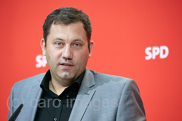 Berlin, Deutschland - Lars Klingbeil, Generalsekretaer der SPD bei einer Pressekonferenz.