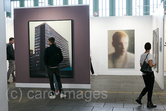 Berlin, Deutschland - Galerie Martin Mertens zur Kunstmesse Positions Berlin im Hangar 4 Flughafen Tempelhof.