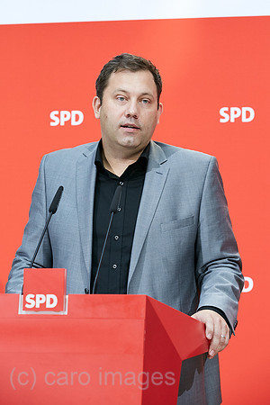 Berlin, Deutschland - Lars Klingbeil, Generalsekretaer der SPD bei einer Pressekonferenz.