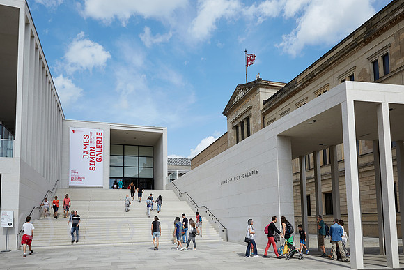 Berlin, Deutschland - James-Simon-Galerie auf der Museumsinsel.