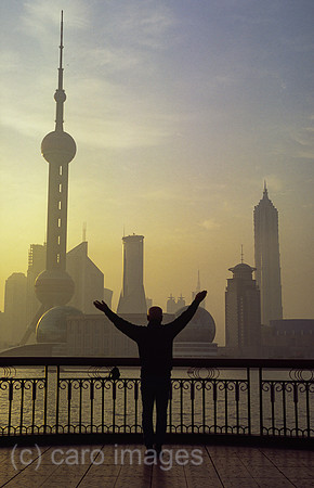 Shanghai, China, Asien, Skyline von Pudong mit Wolkenkratzern und Fernsehturm
