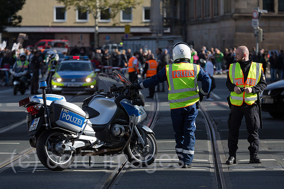 Deutschland, Bremen - Polizeieinsatz bei einer Demonstration (fridays for future)