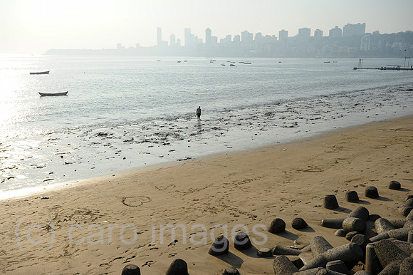 Mumbai, Indien, Ebbe am Chowpatty Strand entlang Marine Drive