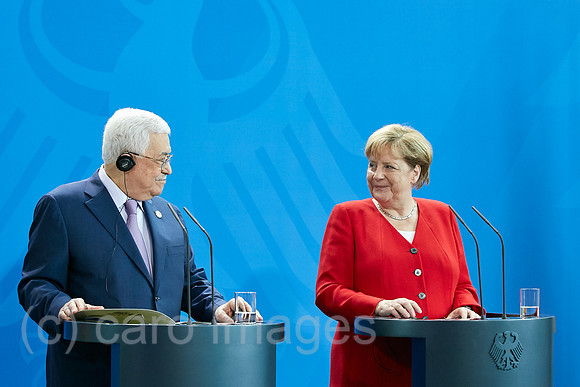 Berlin, Deutschland - Bundeskanzlerin Angela Merkel und Mahmoud Abbas, der Praesident der Palaestinensischen Autonomiebehoerde.