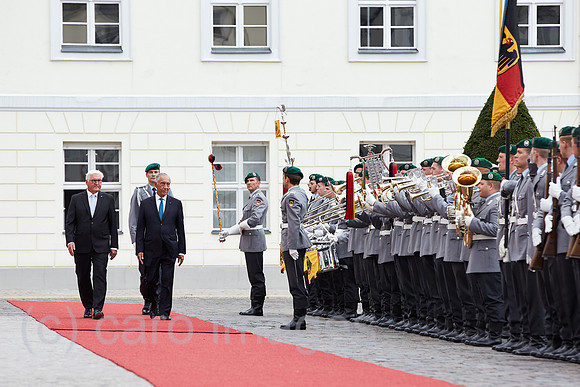 Berlin, Deutschland - Bundespraesident Frank-Walter Steinmeier empfaengt den Praesidenten der Portugiesischen Republik Marcelo Rebelo de Sousa mit militaerischen Ehren.