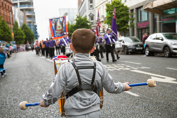 Grossbritannien, Belfast - Parade am Orangemens Day, protestantischer, politisch aufgeladener jaehrlicher Feiertag zum Gedenken an die Schlacht am Boyne