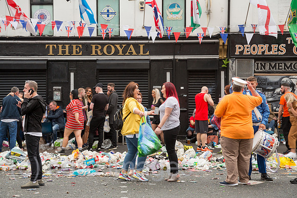 Grossbritannien, Belfast - Nach der Parade am Orangemens Day, protestantischer, jaehrlicher Feiertag zum Gedenken an die Schlacht am Boyne