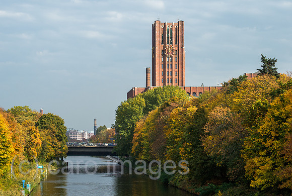 Das Ullsteinhaus am Teltowkanal in Berlin-Tempelhof