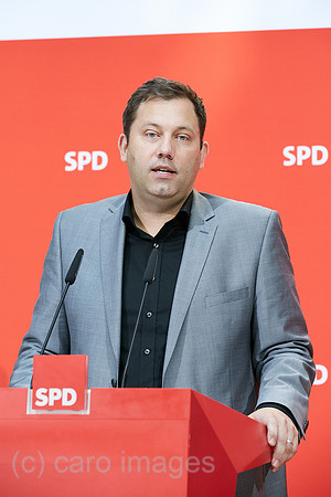 Berlin, Deutschland - Lars Klingbeil, Generalsekretaer der SPD bei einer Pressekonferenz.