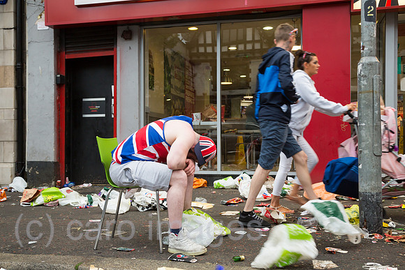 Grossbritannien, Belfast - Betrunkener nach dem Orangemens Day, protestantischer, jaehrlicher Feiertag zum Gedenken an die Schlacht am Boyne