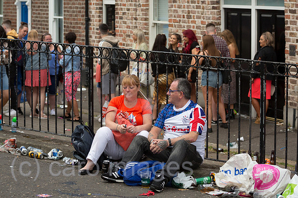 Grossbritannien, Belfast - Zuschauer beim Orangemens Day, protestantischer, politisch aufgeladener jaehrlicher Feiertag zum Gedenken an die Schlacht am Boyne