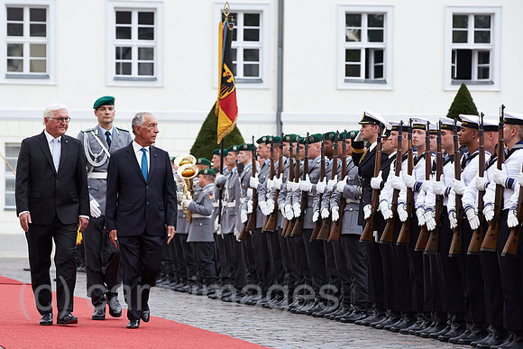 Berlin, Deutschland - Bundespraesident Frank-Walter Steinmeier empfaengt den Praesidenten der Portugiesischen Republik Marcelo Rebelo de Sousa mit militaerischen Ehren.