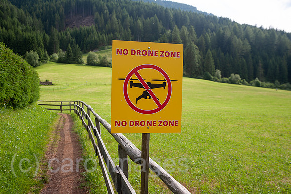 St. Magdalena, Villnoess, Trentino, Suedtirol, Flugverbotszone fuer Drohnen im Naturschutzpark Villnoesstal