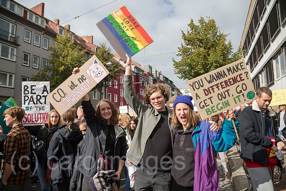 Deutschland, Bremen - fridays for future - Demonstration mit ueber 30.000 Teilnehmern