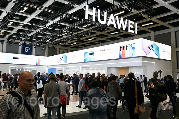 Berlin, Deutschland - Der Messestand von HUAWEI zur IFA.