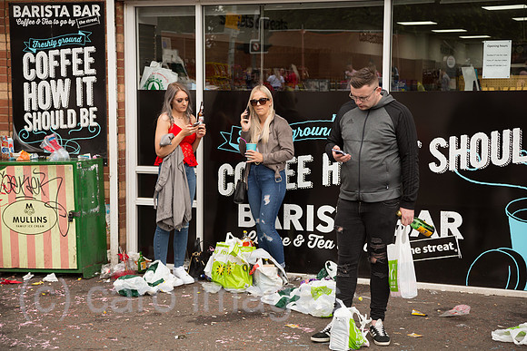 Grossbritannien, Belfast - Strassenszene am Orangemens Day, protestantischer, politisch aufgeladener jaehrlicher Feiertag zum Gedenken an die Schlacht am Boyne