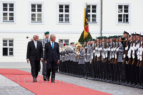 Berlin, Deutschland - Bundespraesident Frank-Walter Steinmeier empfaengt den Praesidenten der Portugiesischen Republik Marcelo Rebelo de Sousa mit militaerischen Ehren.