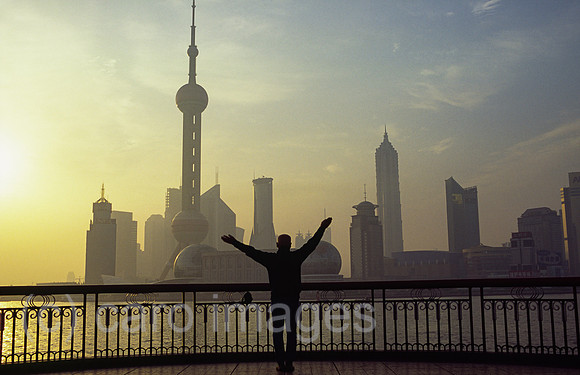 Shanghai, China, Asien, Skyline von Pudong mit Wolkenkratzern und Fernsehturm