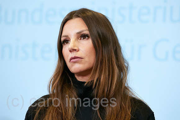 Berlin, Deutschland - Teresa Enke im Bundesgesundheitsministerium bei einem Pressegespraech.