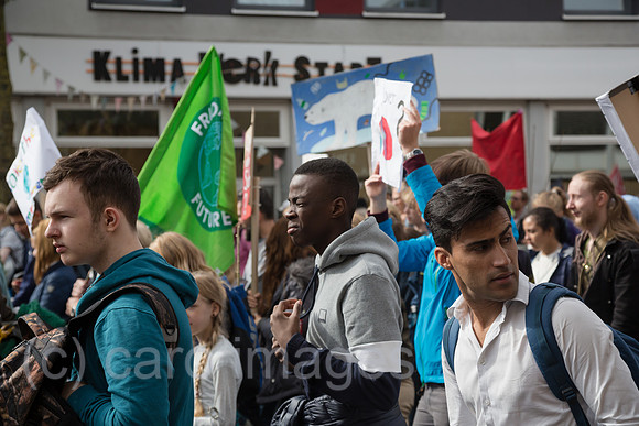 Deutschland, Bremen - fridays for future - Demonstration mit ueber 30.000 Teilnehmern