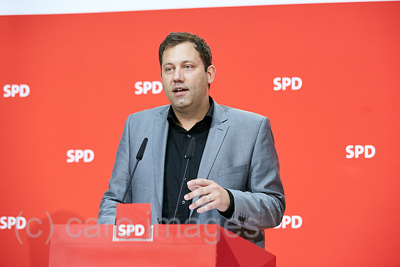 Berlin, Deutschland - Lars Klingbeil, Generalsekretaer der SPD bei einer Pressekonferenz.