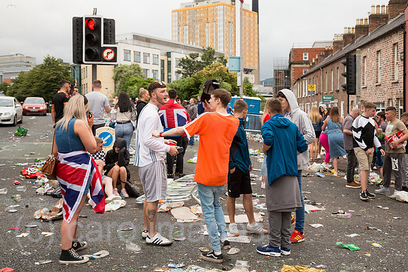Grossbritannien, Belfast - Nach der Parade am Orangemens Day, protestantischer, jaehrlicher Feiertag zum Gedenken an die Schlacht am Boyne