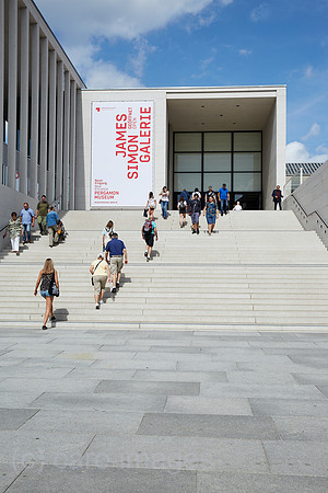 Berlin, Deutschland - James-Simon-Galerie auf der Museumsinsel.