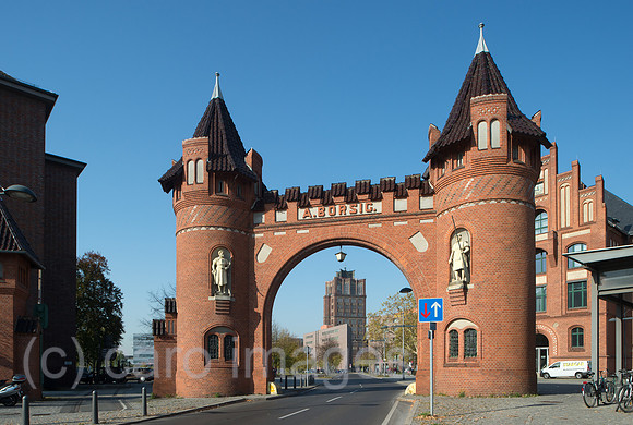 Berlin, Deutschland, Das Borsigtor mit Borsigturm