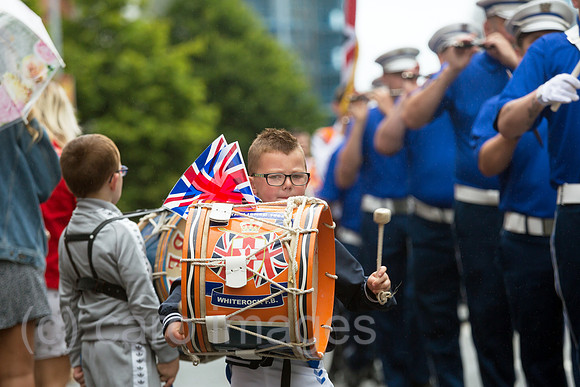 Grossbritannien, Belfast - Parade am Orangemens Day, protestantischer, politisch aufgeladener jaehrlicher Feiertag zum Gedenken an die Schlacht am Boyne